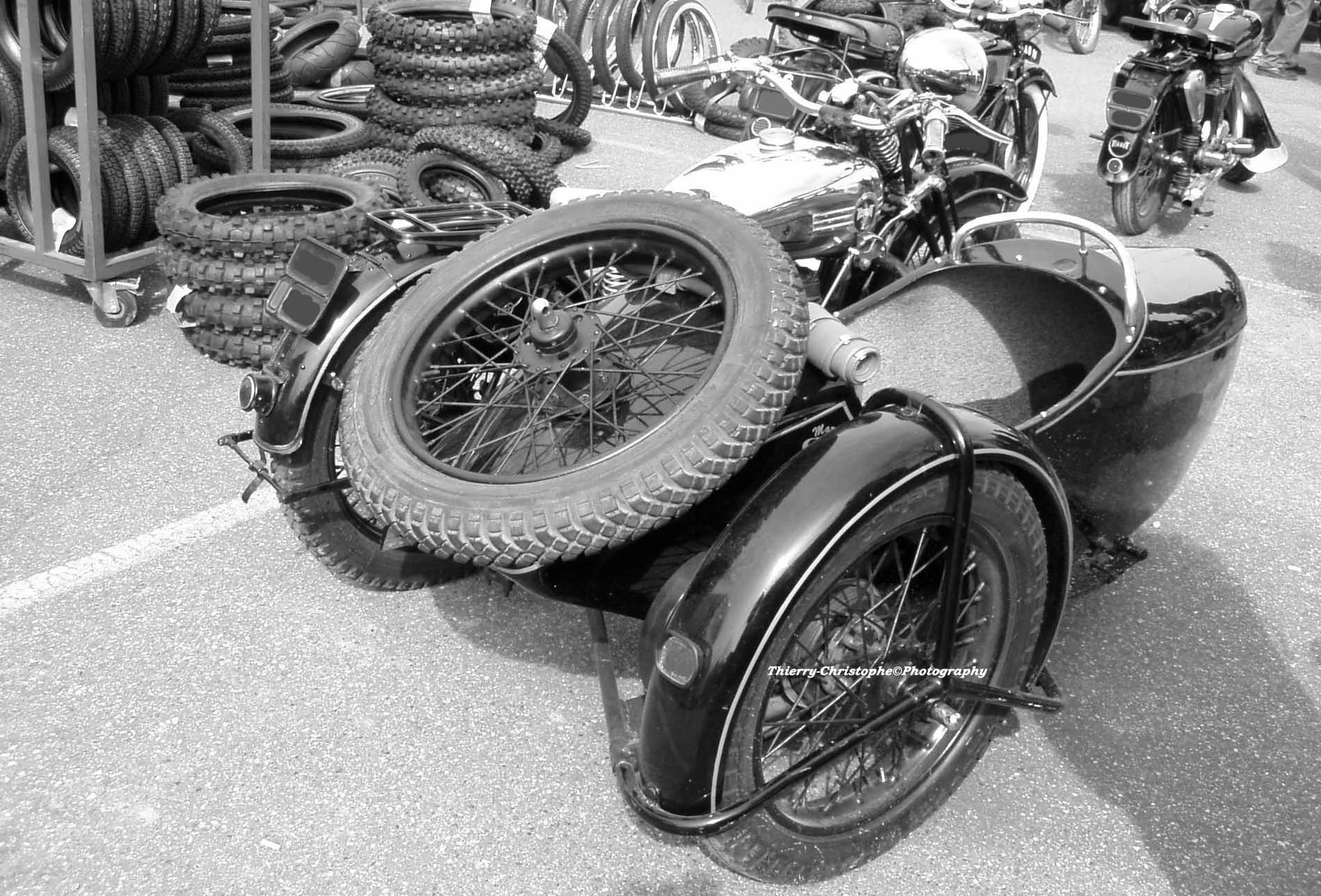 Classic auto moto à Velleron organisé par Motobroc' depuis 1995